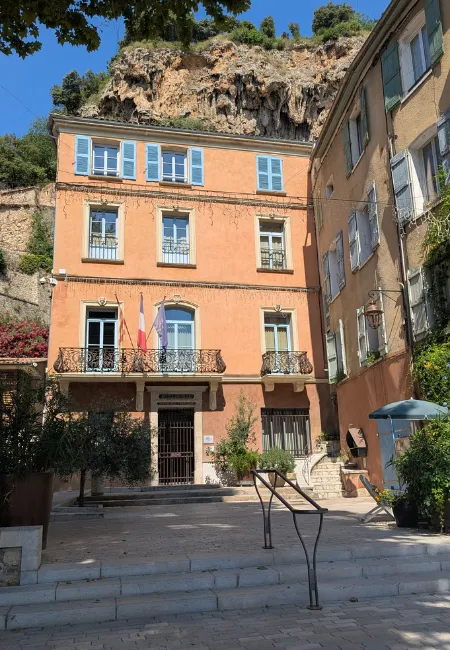 maison rocher cotignac