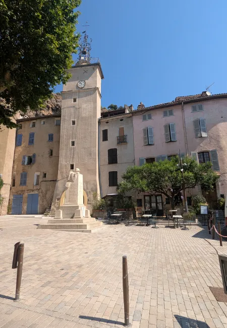 place cotignac