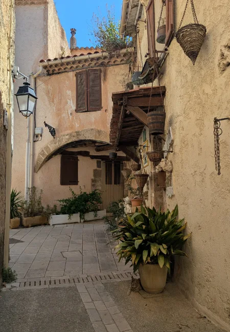 rue arcades villecroze