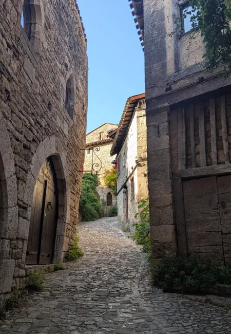 village bruniquel