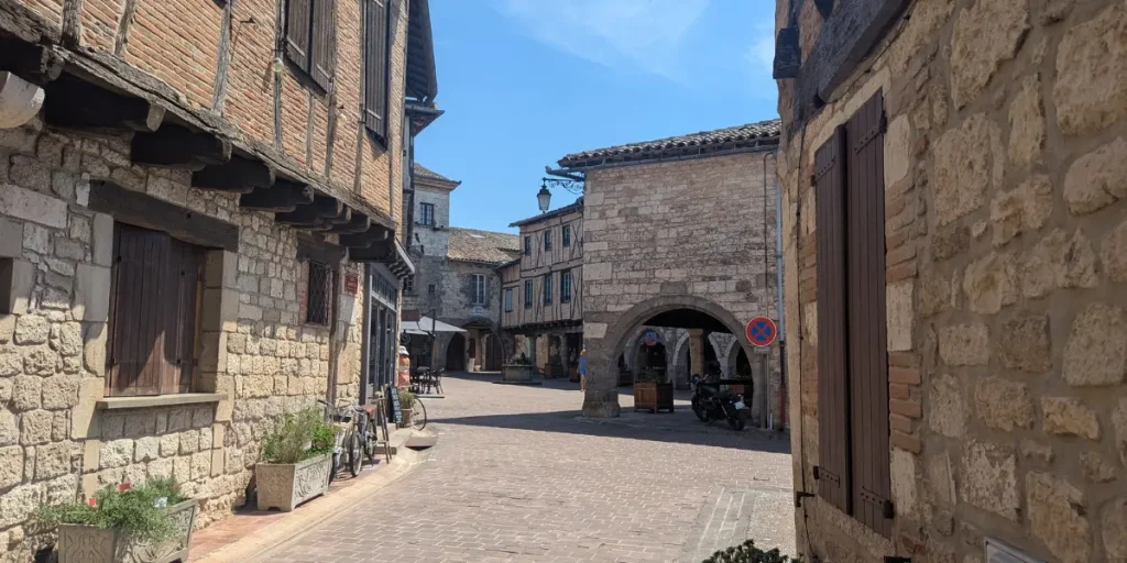 village visiter castelnau de montmirail