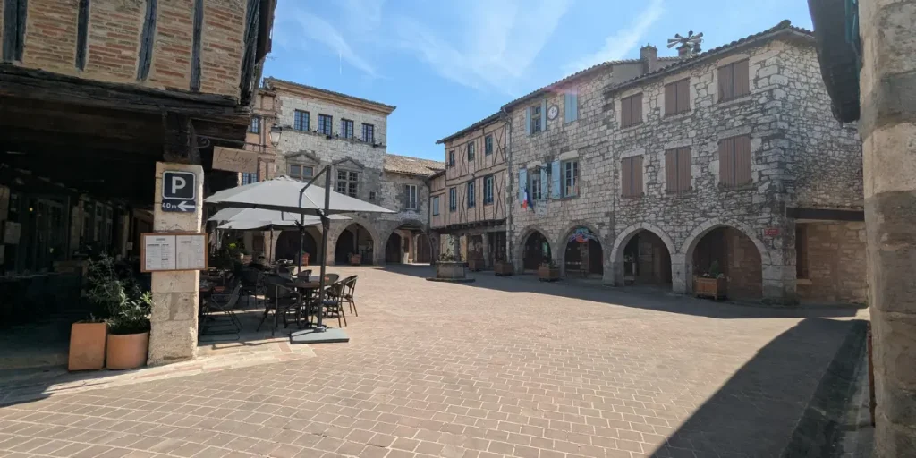 visiter castelnau de montmirail