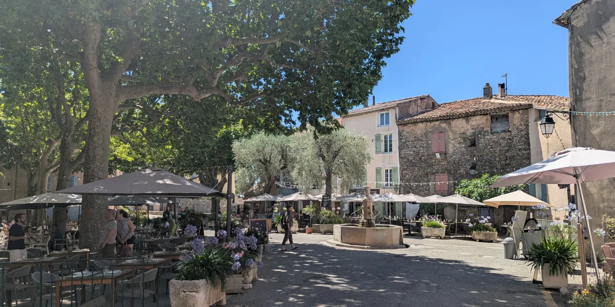visiter village tourtour