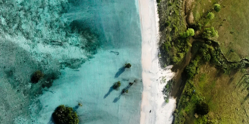 sumbawa voyage couple